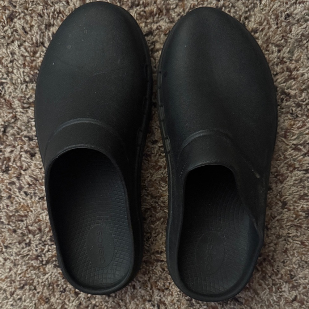 OOFOS Black Women's Clogs - Picture 2 of 5
